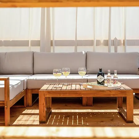 Magnificent Oasis With Extra Large Pool 别墅