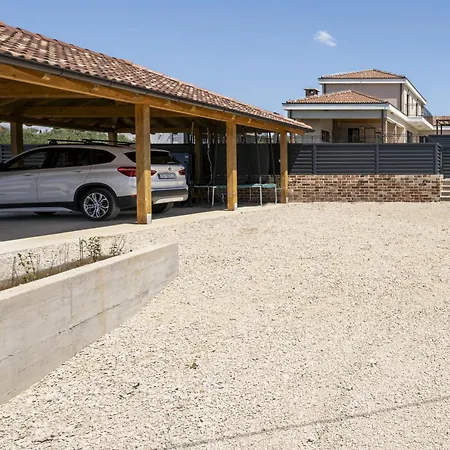 Magnificent Oasis With Extra Large Pool