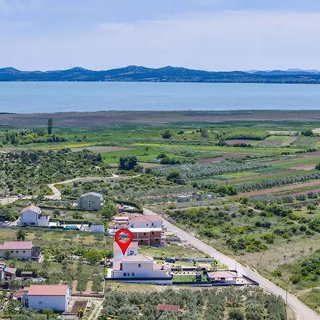 Magnificent Oasis With Extra Large Pool Vila Vrana (Zadar)