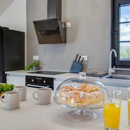 Magnificent Oasis With Extra Large Pool ヴィラ