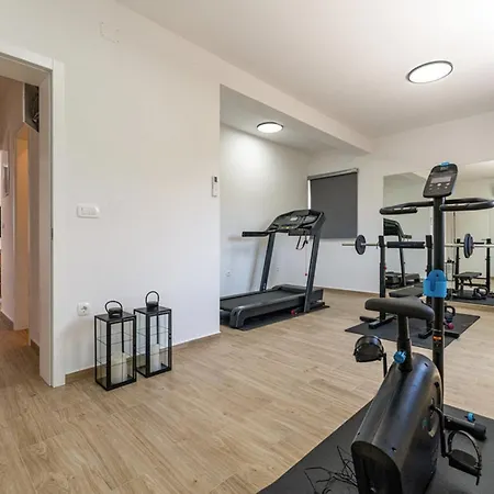 Magnificent Oasis With Extra Large Pool