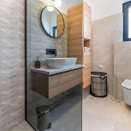 Magnificent Oasis With Extra Large Pool