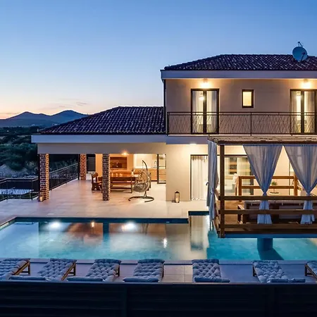 Magnificent Oasis With Extra Large Pool ヴィラ Vrana