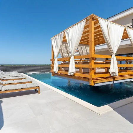 Magnificent Oasis With Extra Large Pool ヴィラ