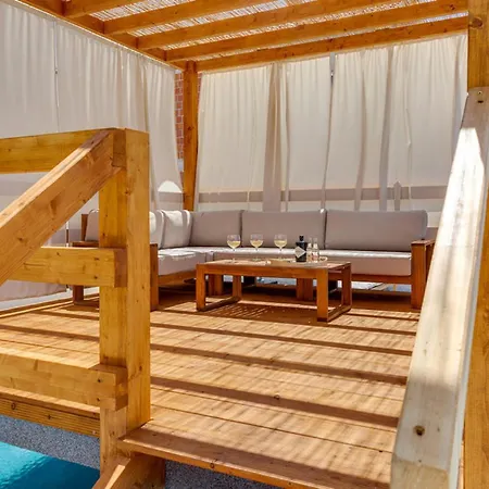 ヴィラ Magnificent Oasis With Extra Large Pool *