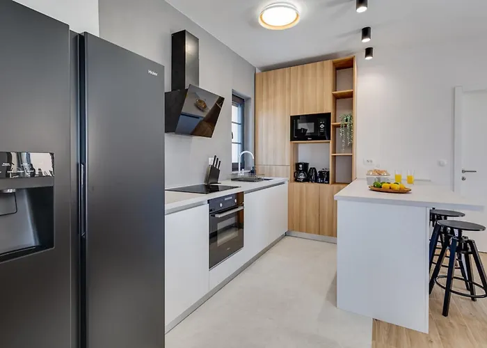 Magnificent Oasis With Extra Large Pool Vila *