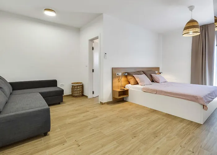 Magnificent Oasis With Extra Large Pool Vila