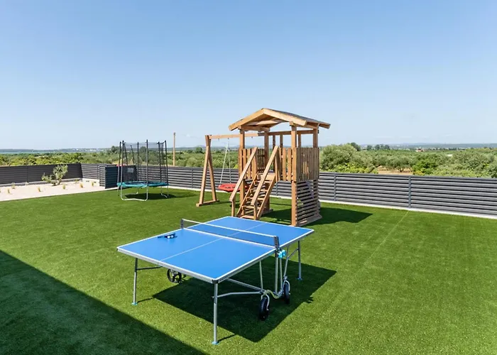 Magnificent Oasis With Extra Large Pool Vila *