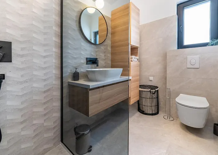 Magnificent Oasis With Extra Large Pool