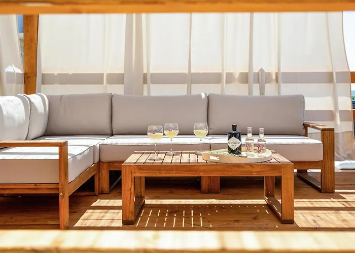 Magnificent Oasis With Extra Large Pool Vila