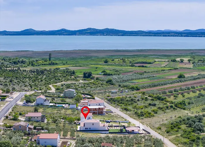 Magnificent Oasis With Extra Large Pool Vila Vrana (Zadar)